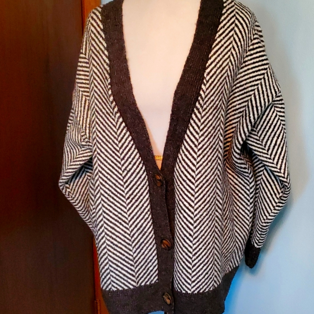 NEW W/O TAGS POL Gray and White Stripe Cardigan with 3 buttons Size Large